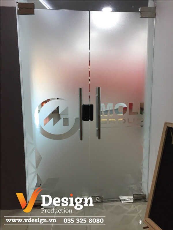 Thi Công Dán Decal Kính Mờ Văn Phòng Chuyên Nghiệp, Nhanh Gọn, Giá Tốt