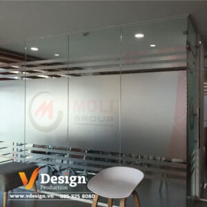 Thi Công Dán Decal Kính Mờ Văn Phòng Chuyên Nghiệp, Nhanh Gọn, Giá Tốt 1 Thi Cong Dan Decal Kinh Mo Van Phong Chuyen Nghiep Nhanh Gon Gia Tot